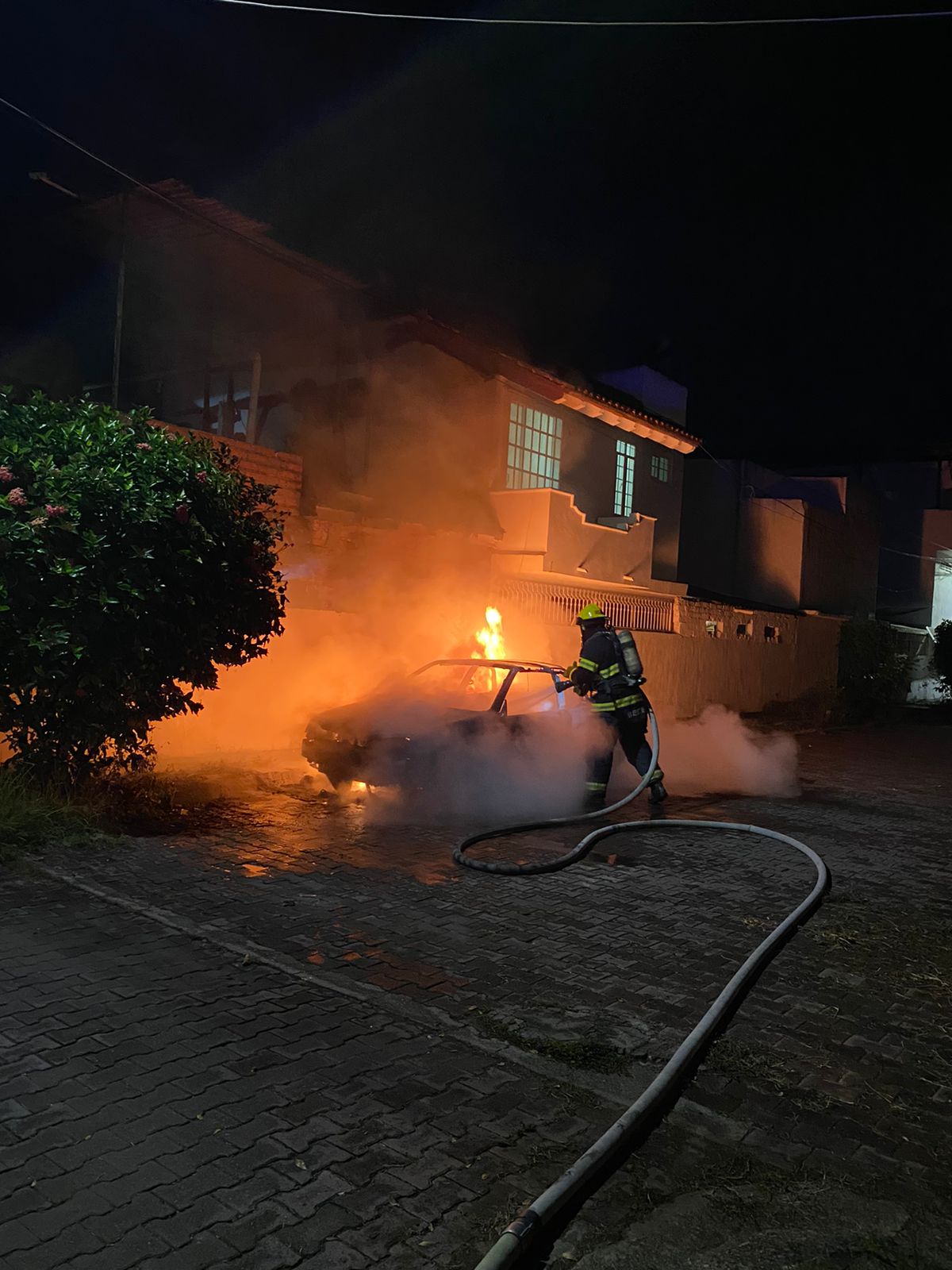 Incendio de camioneta. 