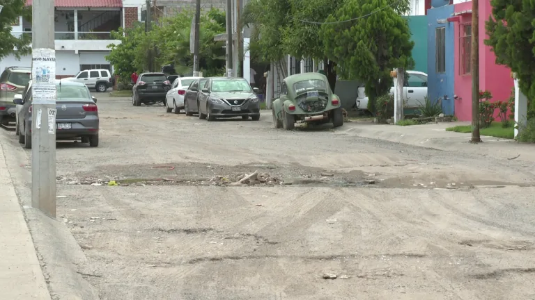 calle valle de orizaba dañada con baches