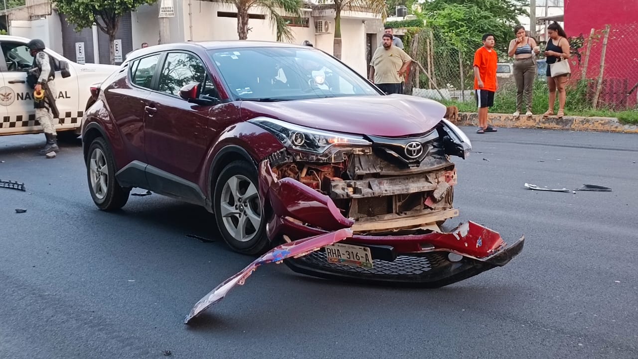 Auto chocado en la parte delantera