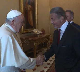 Sylvester Stallone y el papa Francisco.