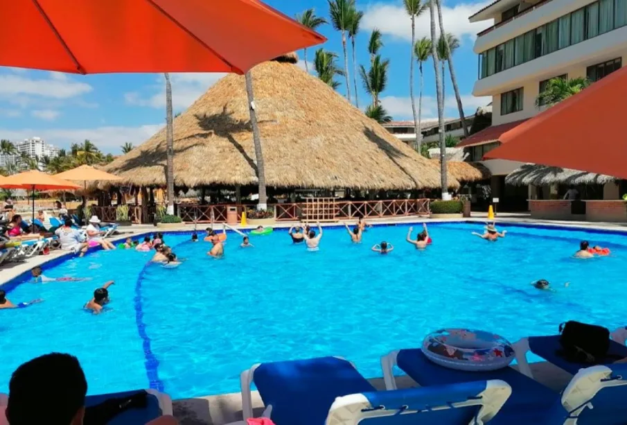 Turistas en hotel de Puerto Vallarta