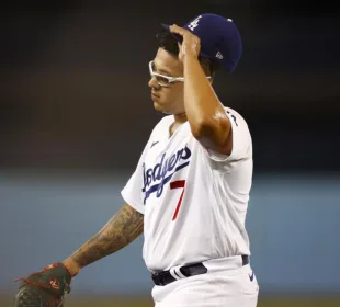 El pitcher mexicano Julio Urías