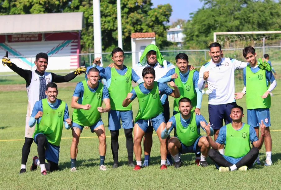 integrantes del equipo Tritones Vallarta MFC