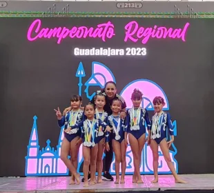 Gimnastas vallartenses en competencia