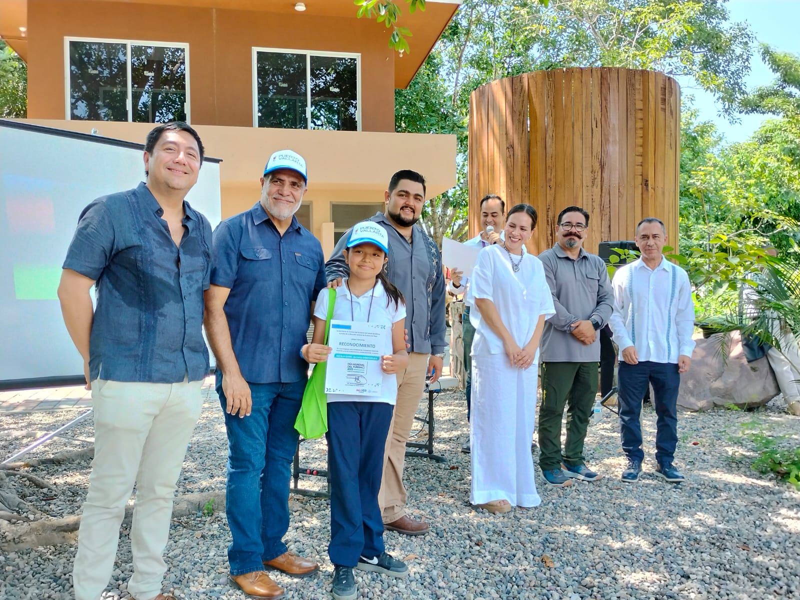 Niños guardianes en evento en Estero El Salado