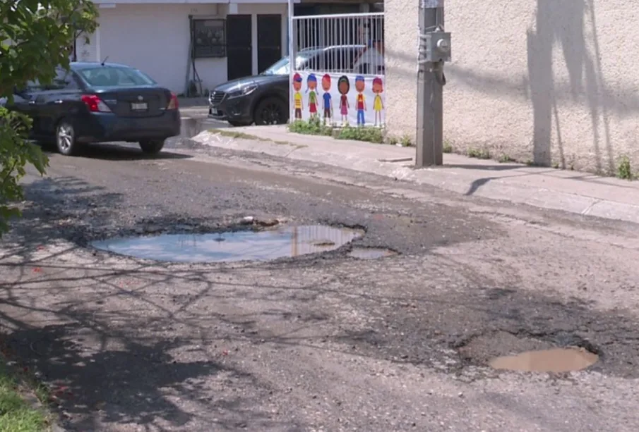 Baches en calle de Valle Dorado