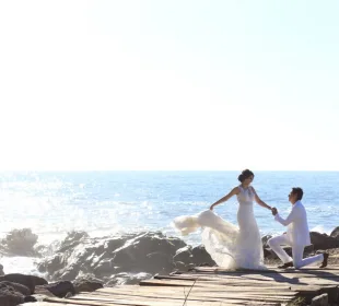 Pareja en sesión de fotos por boda