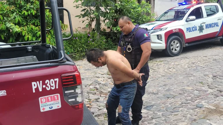 Hombre detenido tras ser rescatado