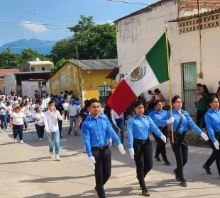 Desfile militar en Bahía de Banderas