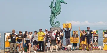 Acereros de Pittsburgh fans en foto anual en el Caballito Puerto Vallarta