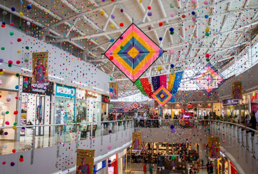 Decoraciones mexicanas en las Galerías Vallarta