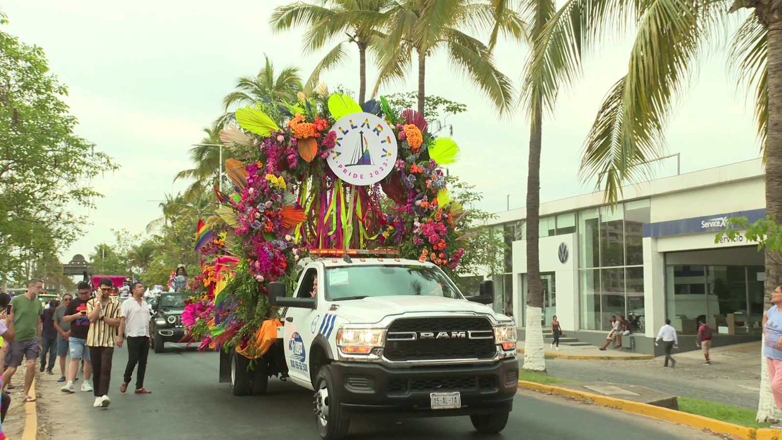 Carrito alegorico en marcha lgbt