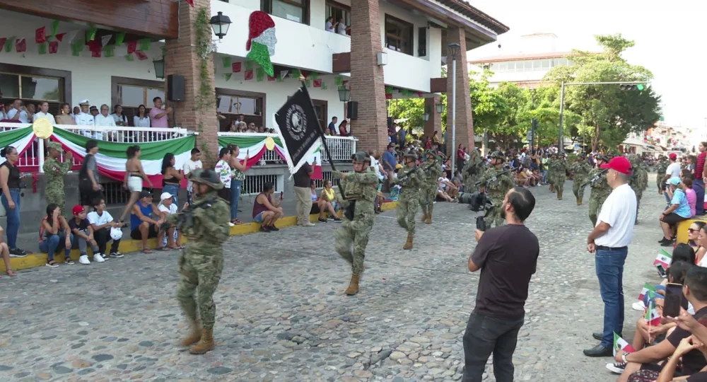 Elementos de la Marina en el desfile del 16 de septiembre