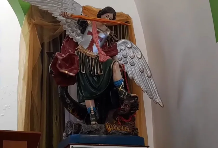 Por esta escultura los lugareños denominaron al lugar, Iglesia del Diablo