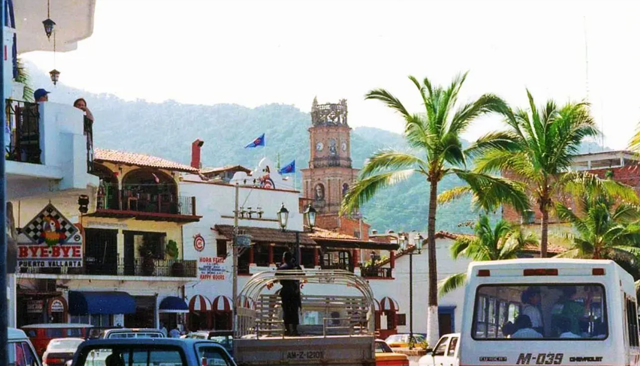Parroquia de Ntra. Sra. de Gpe. en Puerto Vallarta 1995