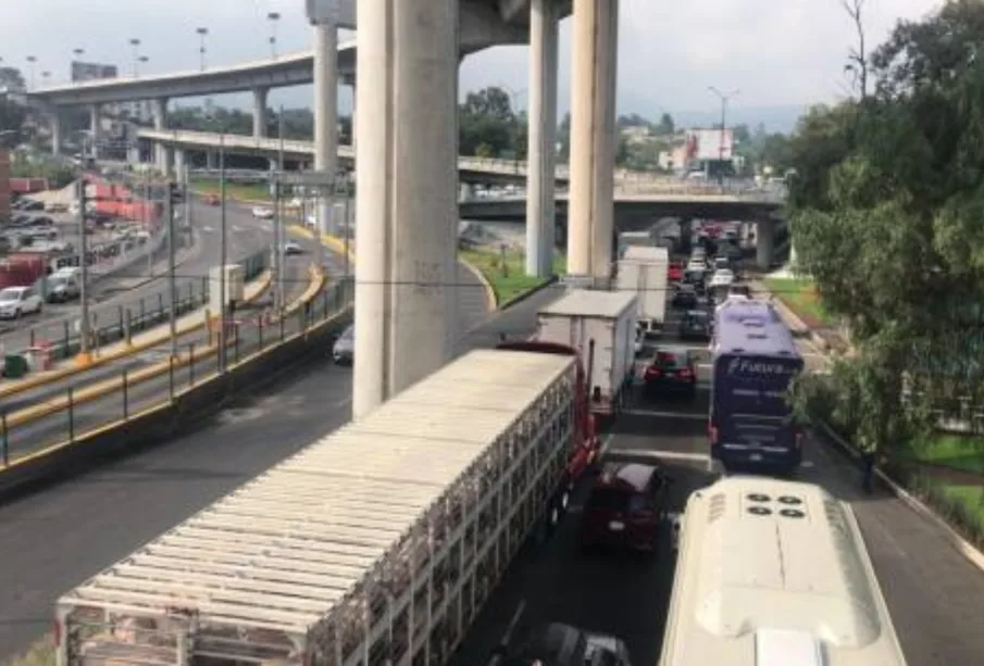 Bloquean la autopista méxico-cuernavaca