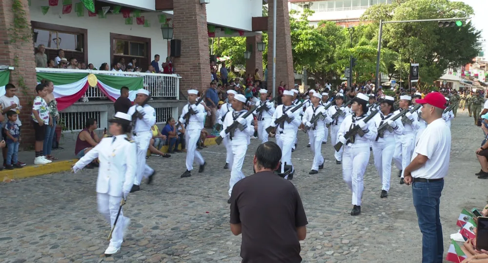 Marinos en el desfile del 16 de septiembre