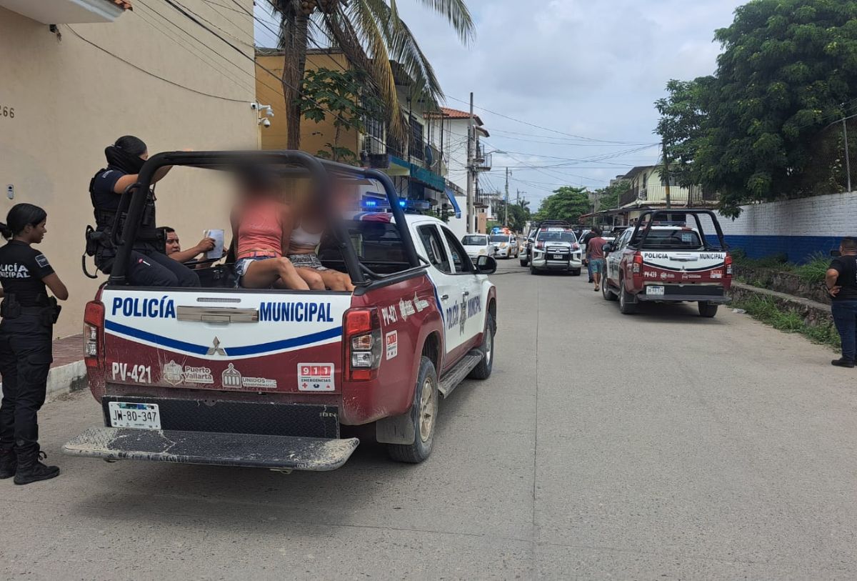 Policía Municipal en la avenida Prisciliano Sánchez