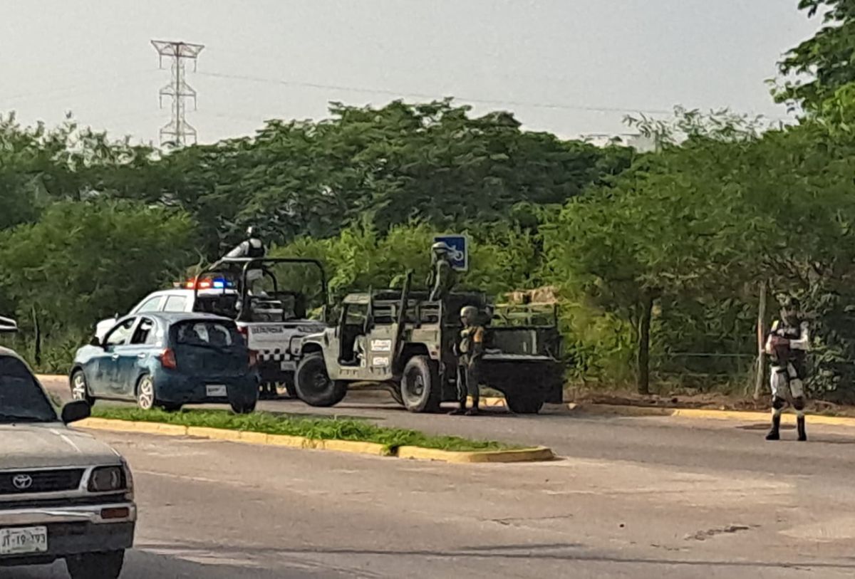 Guardia Nacional y SEDENA en la avenida Los Poetas