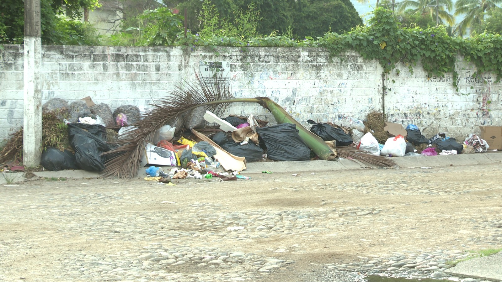 Basura en la colonia La Aurora