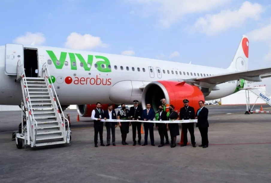 Tripulación de avión de Viva Aerobus