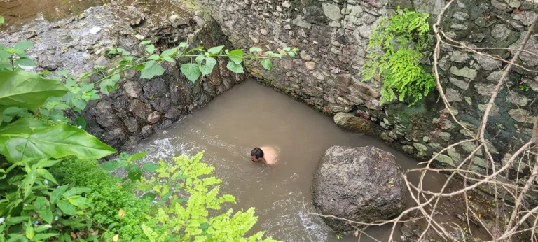 Hombre en el agua