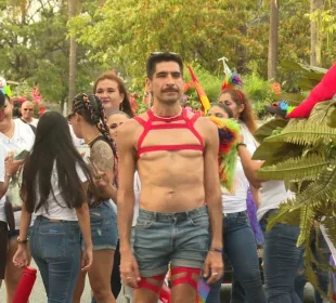 Personas en marcha lgbt