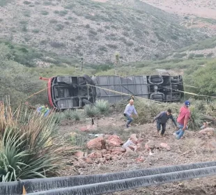 Accidente de autobús deja además otros 8 heridos