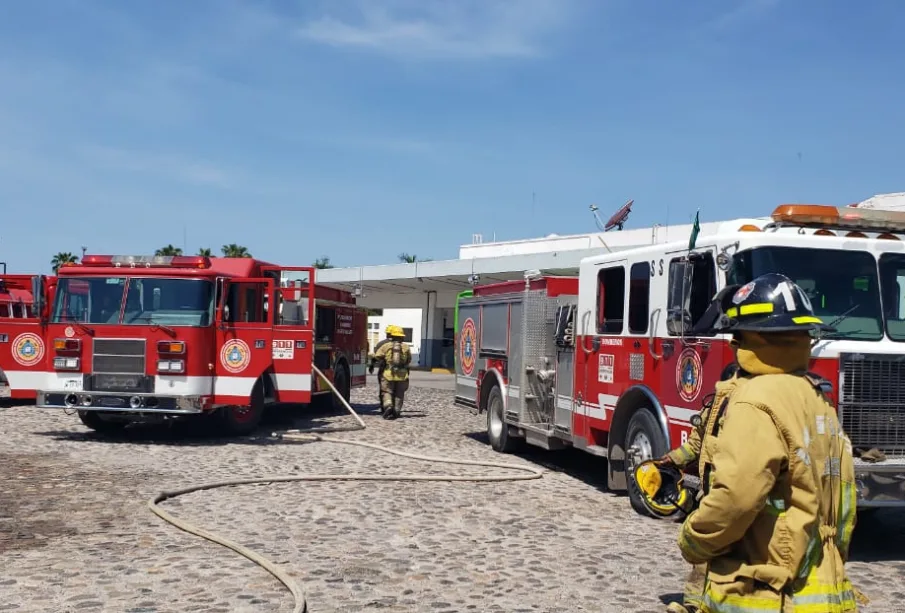 Bomberos en estación de autobuses