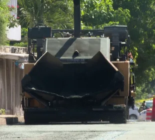 Maquina de pavimentación en San José del Valle