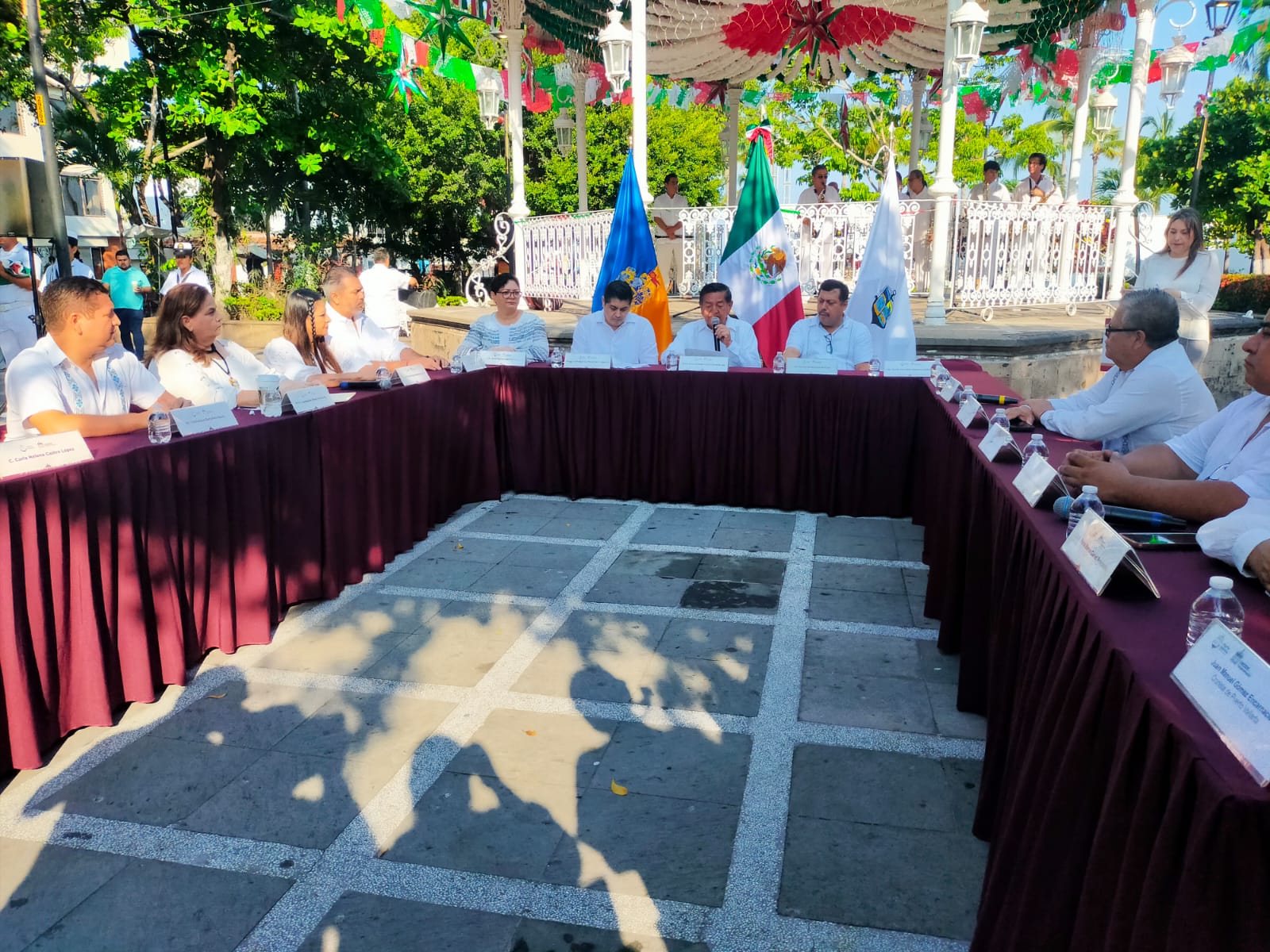 Ayuntamiento de Puerto Vallarta conmemorando el Grito de Indepenencia