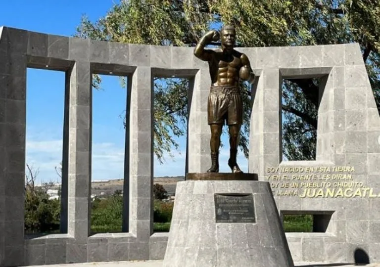 Estatua del Canelo Álvarez