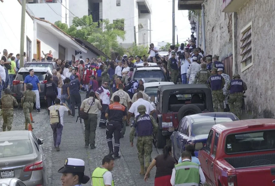 Personas en la calle durante simulacro