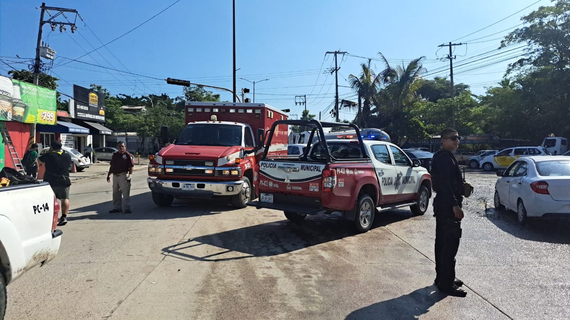 Unidades de emergencia en la carretera estatal 544