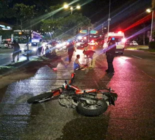 Tres personas resultaron lesionadas en el accidente.