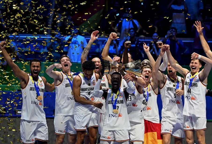 Selección de Basquet alemana celebrando campeonato mundial