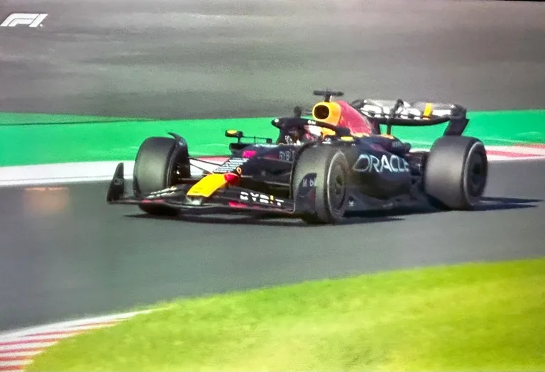 Carro de Max Verstappen durante GP de Japón