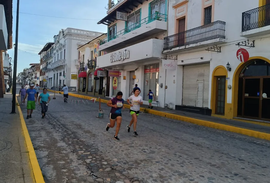 Corredores participando de carrera recreativa