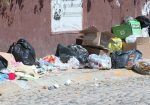 Vecinos sacan sus residuos sólidos a cualquier hora del día, sin importarles la problemática que ocasionan