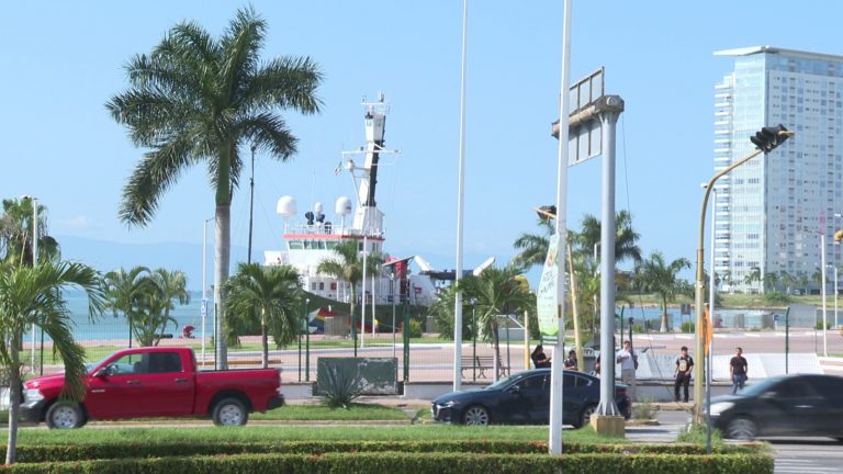 Arctic Sunrise llegó a Vallarta