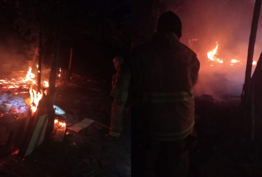 Bombero sofocando incendio en Puntta de Mita