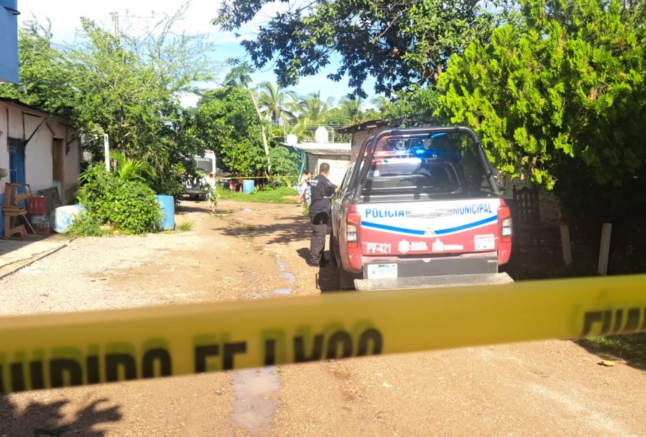 Calle frente a hogar acordonado por fallecimiento