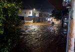 Calle inundada en Compostela por lluvias