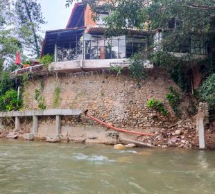 Colapsó tubería de Seapal, paralela al río Cuale