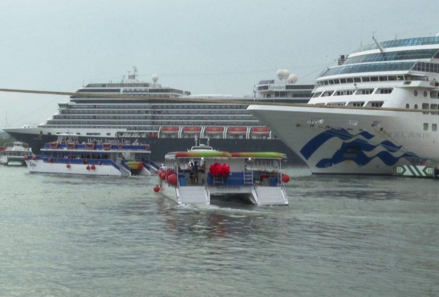 Embarcaciones turísticas y cruceros