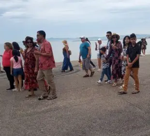Pese a la peligrosidad, algunas empresas decidieron llevar visitantes a diferentes puntos del municipio