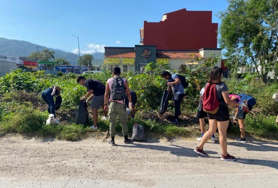 El reto se trata de correr al tiempo de recoger basura