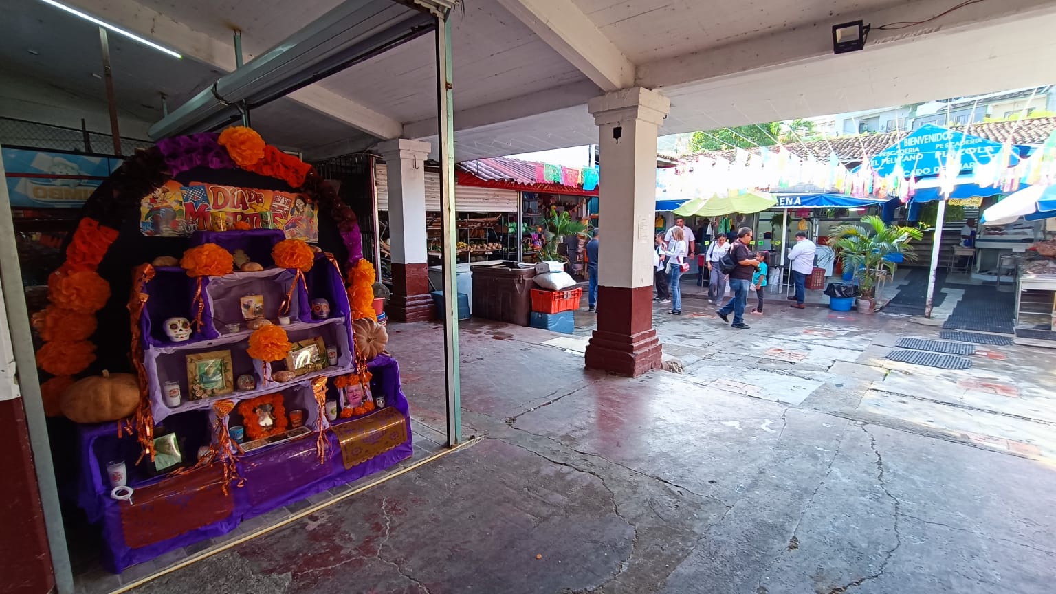 Exposición de altares de muertos en colonia 5 de Diciembre