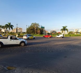 Flujo vial en crucero Fluvial Vallarta