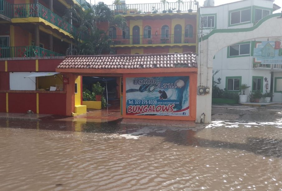 La marejada penetró a la población